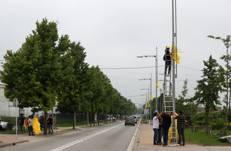 Members of Granoller's Committee for the Defence of the Republic (CDR) hang yellow ribbons to demand the release of jailed Catalonian politicians in Granollers, Spain May 12, 2018. REUTERS/Albert Gea