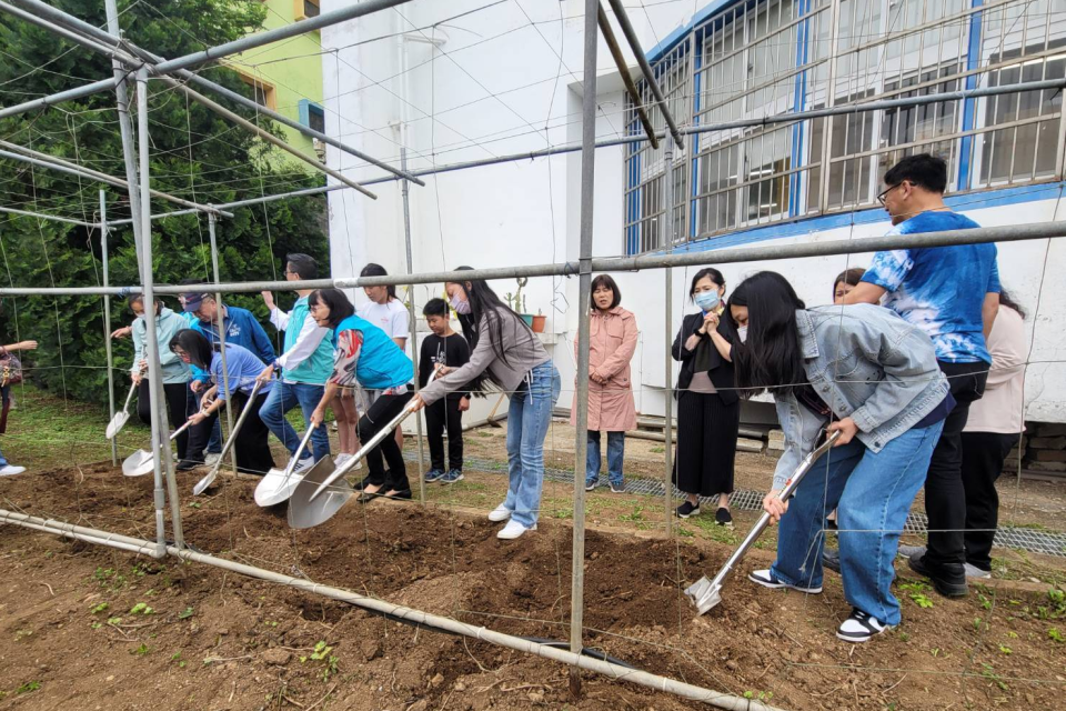 陽明山國小植樹減碳課程體驗，實踐環境友善行動