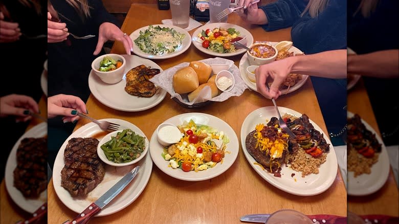 Texas Roadhouse entrees and sides
