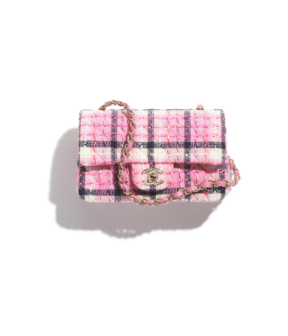 A Chanel 11.12 bag in pink, navy blue and white tweed from the spring 2024 collection.
