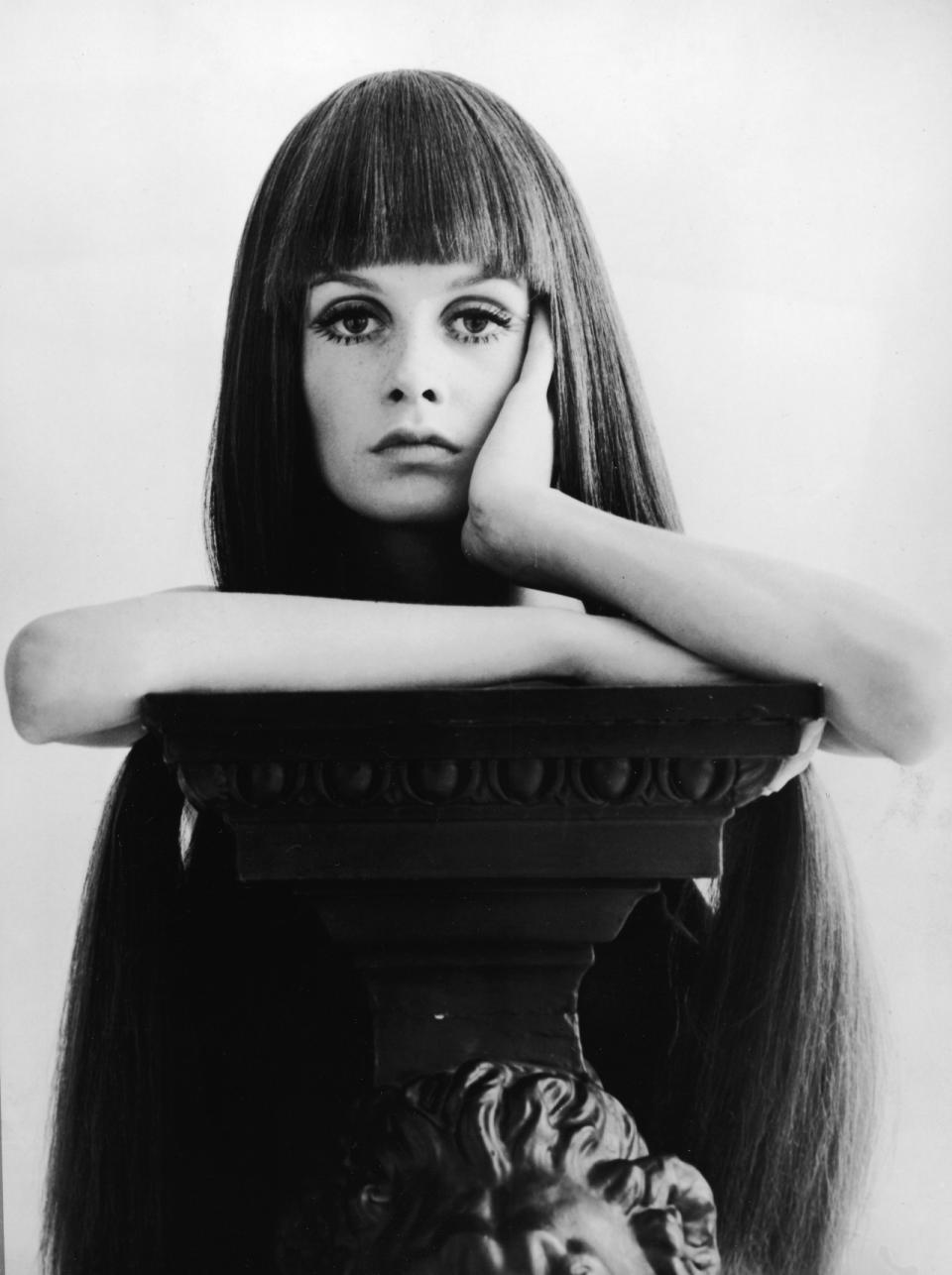 Twiggy’s rocks serious bangs in 1966.