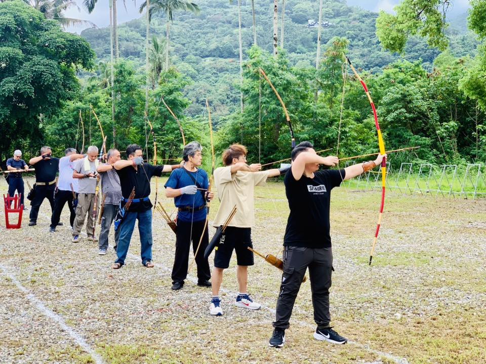 秀林鄉傳統射箭邀請賽，競爭最激烈的社會祖。（圖：梁國榮攝）