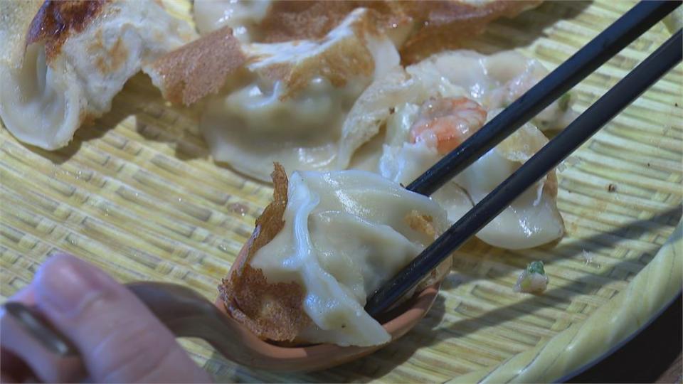 特色「皮帶麵」搭微辣湯汁　牛肋排麵死忠老饕多