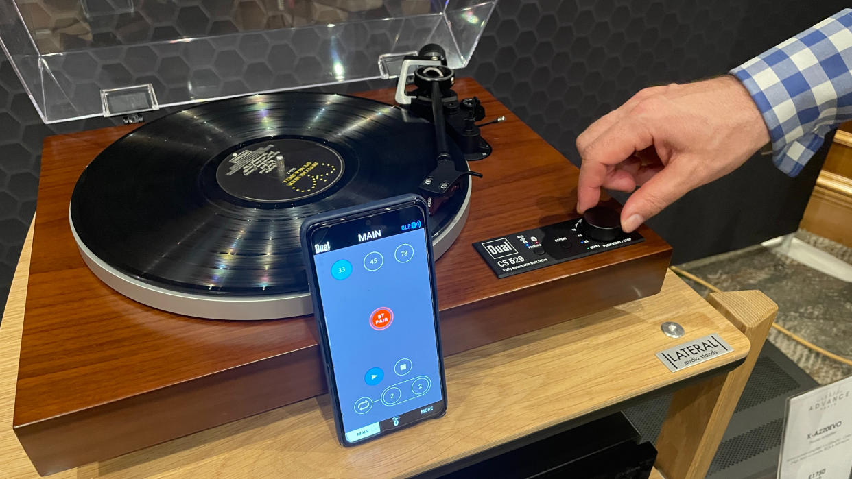  Dual CS 529 BT turntable with app control on smartphone. 