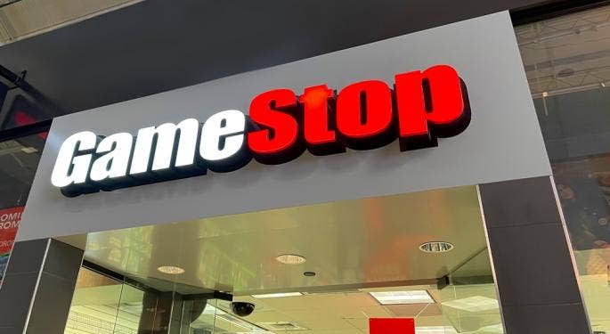 GameStop: fatturato ed EPS meglio delle previsioni