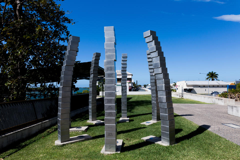 Sugar Cubes (cubos de azúcar), una escultura y monumento conmemorativo que incluye los nombres de los barcos que trajeron a los trabajadores desde las islas del Pacífico Sur, en Mackay, Australia, el 31 de julio de 2020. (Faye Sakura/The New York Times)