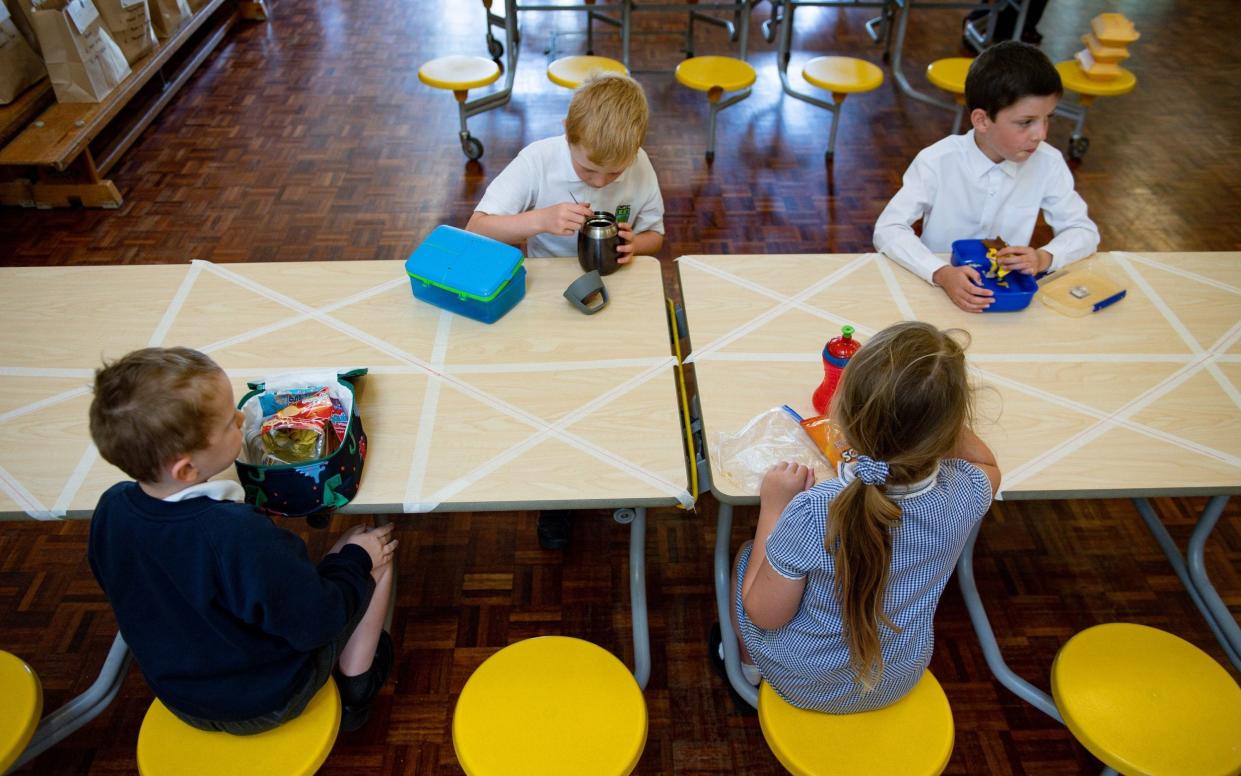 Children eating lunch in segregated positions at Kempsey Primary School in Worcester - Jacob King/PA