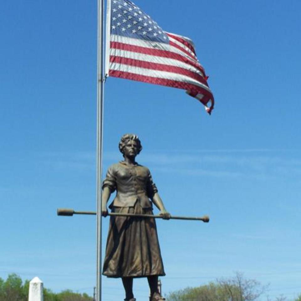 摩莉是美國獨立戰爭中出名的女英雄
