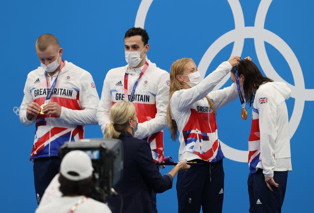 Anna Hopkin presents Kathleen Dawson of Team Great Britain with her medal during the ceremony for the mixed 4 x 100 meter medley relay on July 31. (Photo: Ian MacNicol via Getty Images)