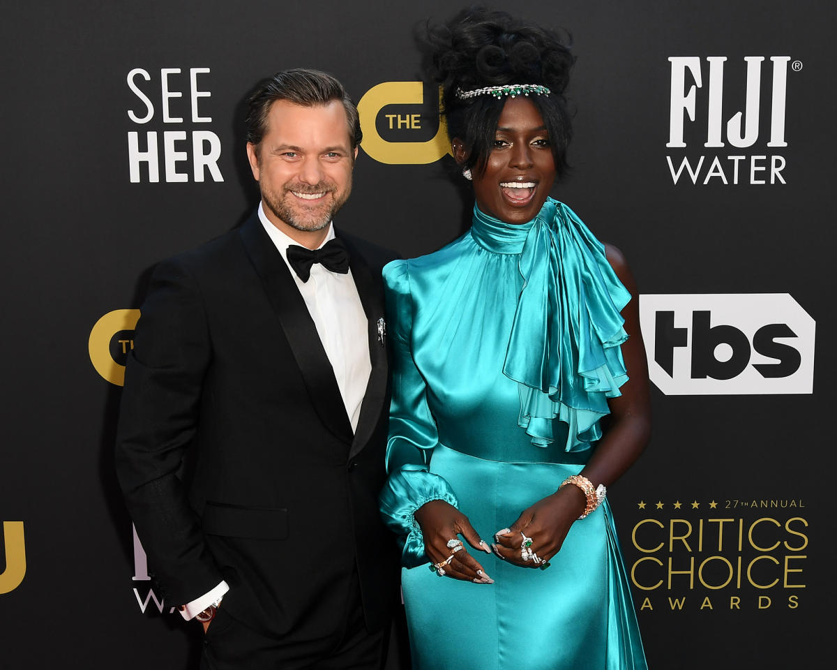 Joshua Jackson Says Wife Jodie Turner Smith ‘kind Of Enjoys His Sex Scenes ‘shes Like A Voyeur