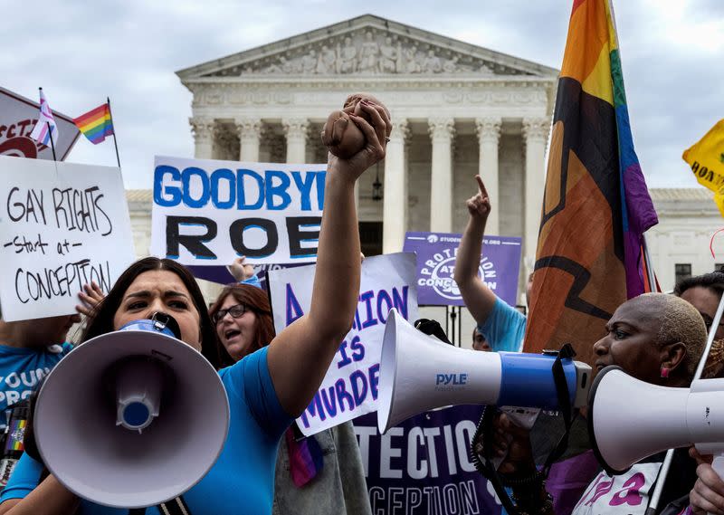 FILE PHOTO: Abortion rights supporters and anti-abortion demonstrators protest, in Washington