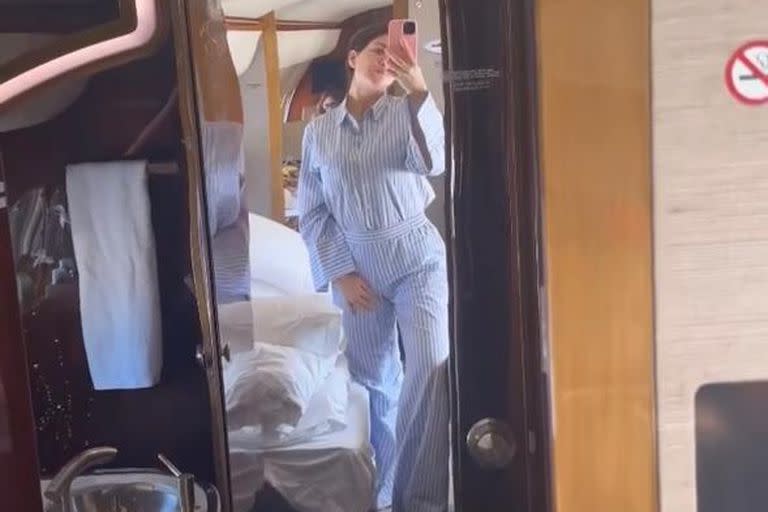 Wanda Nara mostró el pijama que usó para dormir en el avión rumbo a Turquía (Foto: Instagram @wanda_nara)