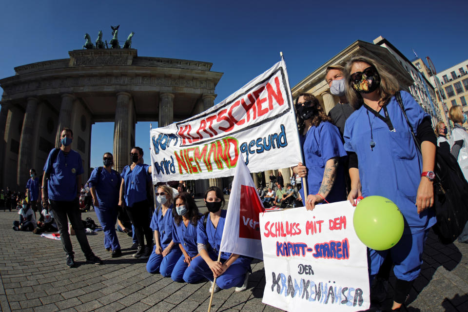Warnstreik-Kundgebung von Angestellten des Gesundheitswesens in Berlin (Bild: Reuters/Hannibal Hanschke)
