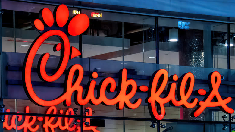 chick-fil-a logo