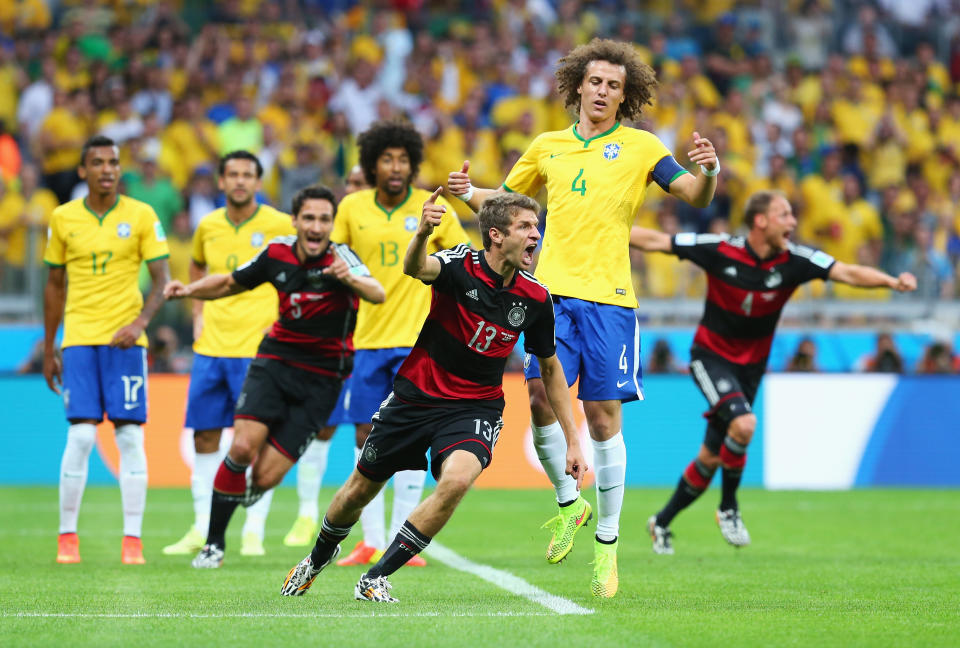 <p>Die 11. Minute: Thomas Müller bringt das Stadion in Belo Horizonte zum Schweigen. Nach einer Ecke von Kroos erzielt er seinen fünften Turniertreffer – Deutschland führt 1:0.<br>(Bild: Getty Images) </p>