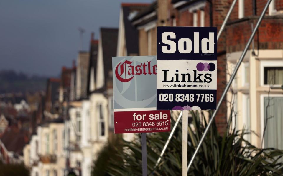 File photo dated 23/01/15 of for sale and sold signs outside houses. Price sensitivity is showing signs of returning to the housing market as house hunters' buying power takes a hit, according to a property website. Zoopla said 6% of homes listed for sale have seen the asking price adjusted downwards by 5% or more, marking the highest level since before the coronavirus pandemic. Issue date: Thursday September 29, 2022. PA Photo. See PA story MONEY House. Photo credit should read: Yui Mok/PA WireNOTE TO EDITORS: This handout photo may only be used in for editorial reporting purposes for the contemporaneous illustration of events, things or the people in the image or facts mentioned in the caption. Reuse of the picture may require further permission from the copyright holder. - Yui Mok/PA