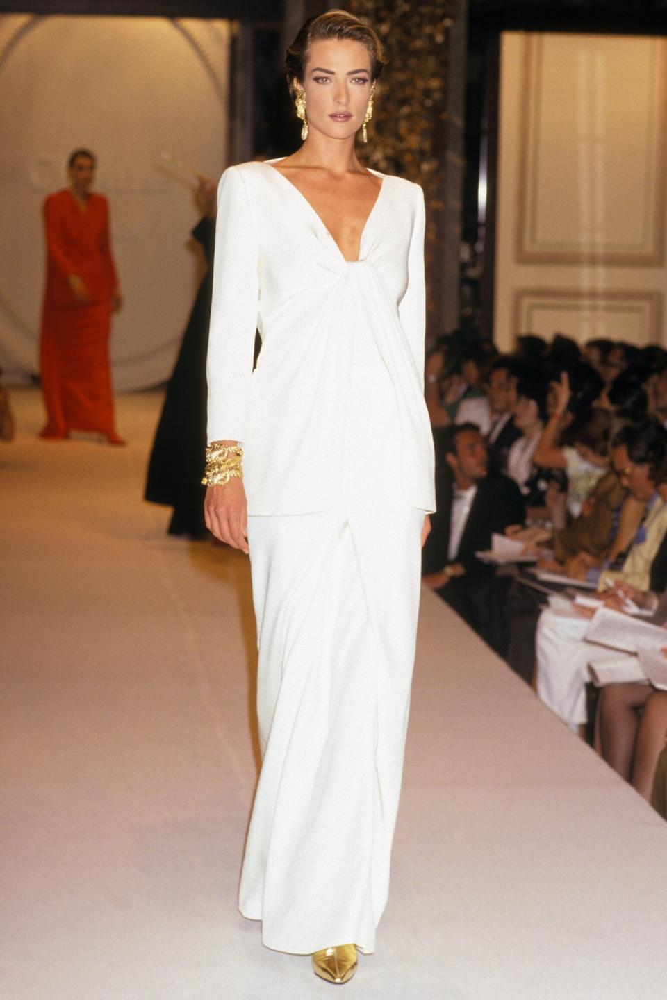 Tatjana Patitz lors du défilé de Haute-couture Christian Dior hiver 1991 en juillet 1991 à Paris, France.