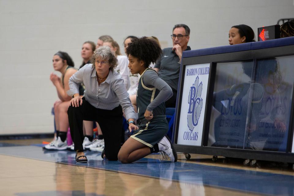 Plant’s head coach Carrie Mahon talks with Plant's Azzariah Styles (1) during the Naples Holiday Shootout 2021 National Division championship between Plant High School and Miami Christian School, Thursday, Dec. 30, 2021, at Barron Collier High School in Naples, Fla.Plant defeated Miami Christian 63-51 to win Naples Holiday Shootout 2021 National Division championship.