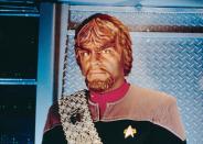 Der Klingone Worf war nicht nur in "The Next Generation" dabei, sondern auch im Nachfolger "Deep Space Nine". Insgesamt hat Darsteller Michael Dorn in 354 "Star Trek"-Episoden mitgewirkt. Somit ist der stolze Krieger der heimliche Star der Serie. (Bild: Paramount)