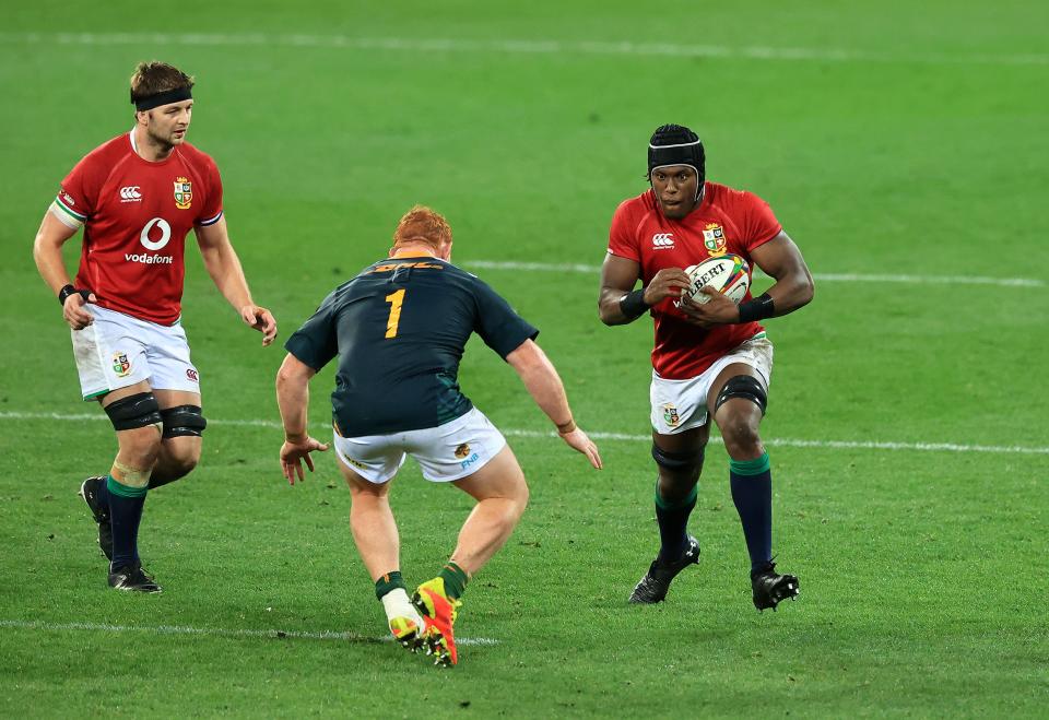 Maro Itoje takes Steven Kitshoff (Getty)