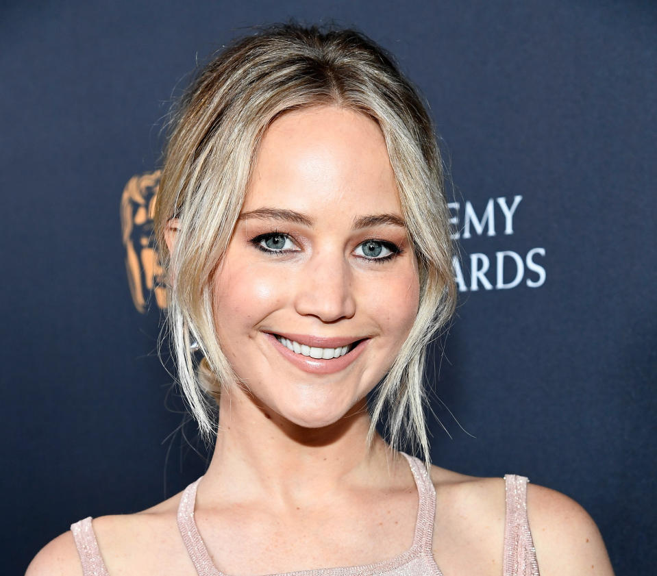 Jennifer Lawrence transformed into a ’90s alt girl band singer