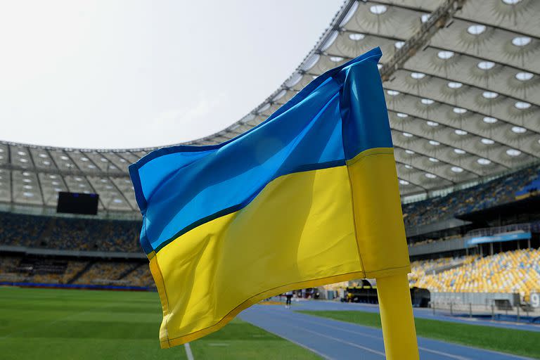 El fútbol profesional en Ucrania comenzó y tiene su calendario, pero se vive día a día 