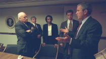 El presidente Bush y el vicepresidente Dick Cheney durante las reuniones en el Centro de Operaciones de Emergencia del Presidente (PEOC) y viajando a Camp David en Maryland. Photo: The US National Archives