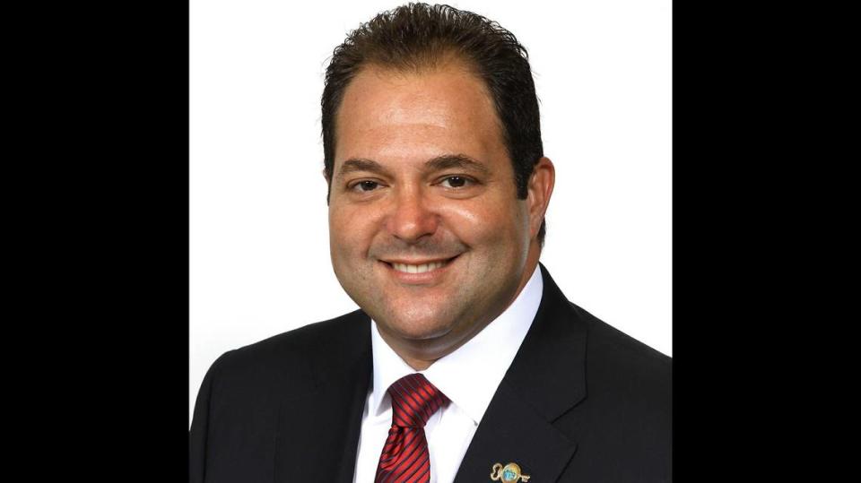 El ex alcalde de North Miami Beach Anthony DeFillipo.