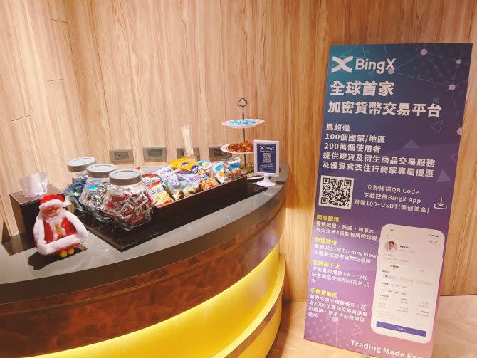 位於繁華的臺中火車站商圈「臺中華利大旅社」，館內採用AI智能管理系統。(圖/業者提供)