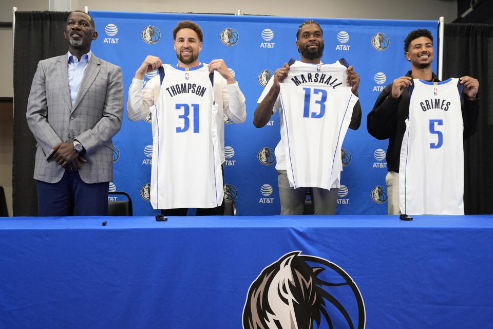 Michael Finley, left, Dallas Mavericks Vice President of Basketball Operations & Assistant General Manager, stands by the team's newest additions, Klay Thompson (31), Naji Marshall (13) and Quentin Grimes (5) during an NBA basketball news conference at the team's practice facility in Dallas, Tuesday, July 9, 2024. (AP Photo/Tony Gutierrez)