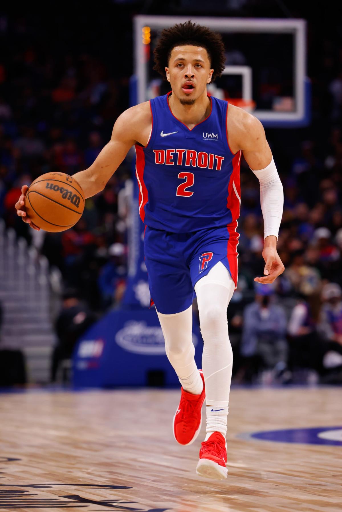 Blake Griffin on wrong end of highlight in Pistons' opener - Yahoo Sports