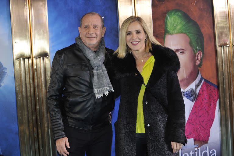 El productor Carlos Mentasti junto a la actriz Viviana Puerta