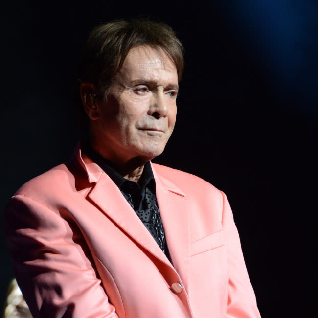 Sir Cliff Richard encuentra la conexión navideña un poco extraña credit:Bang Showbiz