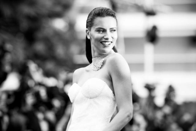 640px x 427px - This is why single Adriana Lima wears a wedding band