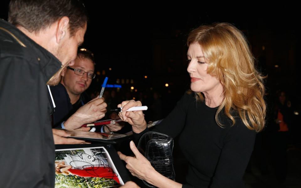 Rene Russo ist auch mit 70 Jahren bei Autogrammjägern beliebt. Kein Wunder, die Schauspielerin ist natürlich und schön geblieben. (Bild: Andreas Rentz/Getty Images for ZFF)