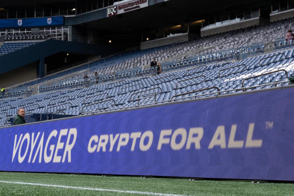 29. mai 2022; Seattle, Washington, USA; Et Voyager LED-leserbrett er avbildet før en kamp mellom San Diego Wave og OL Reign på Lumen Field. Obligatorisk kreditt: Stephen Brashear-USA TODAY Sports