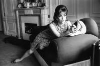 Gina Lollobrigida avancierte zum Sexsymbol des italienischen Kinos der Nachkriegszeit. Große Popularität brachte ihr die Teilnahme an verschiedenen Schönheitswettbewerben ein. Die im Januar 2023 verstorbene Schauspielerin wurde bereits als Dreijährige zum "Schönsten Kleinkind Italiens" gekürt. Es folgten 1947 ein zweiter Platz beim Wettbewerb zur "Miss Roma" und ein dritter Platz bei der Wahl zur "Miss Italia". (Bild: Harry Dempster/Express/Getty Images)