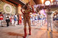 <p>Sabrina Sato brilhou em mini desfile da Vila Isabel com look natalino (Foto: Agnews)</p> 