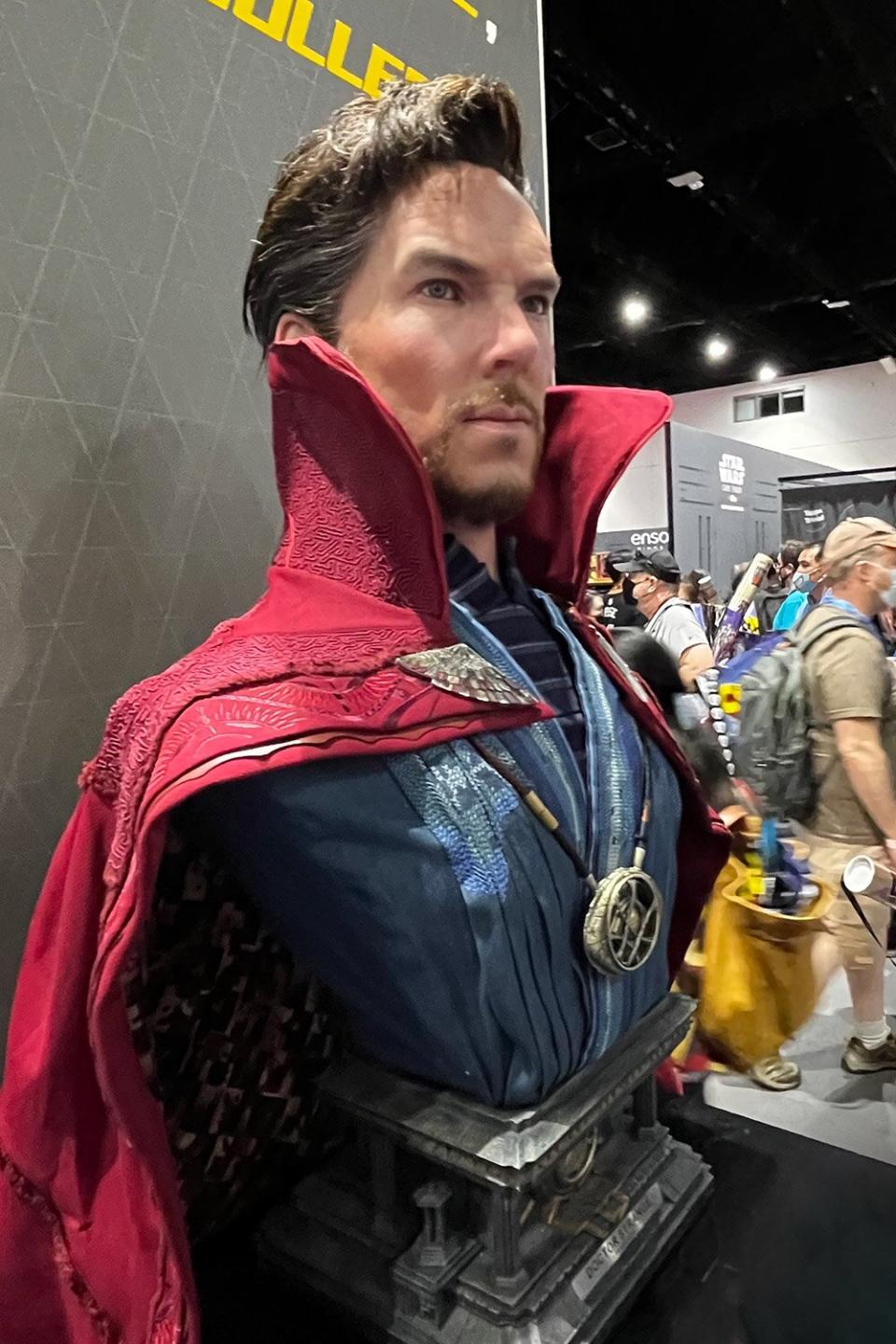 captian americ bust found at comic con 2022