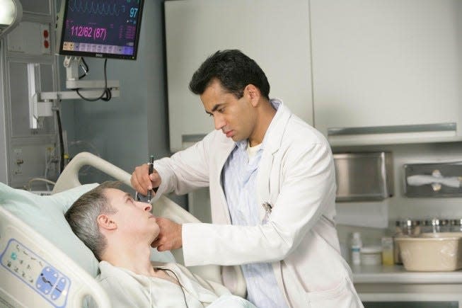 Kal Penn House doctor hospital