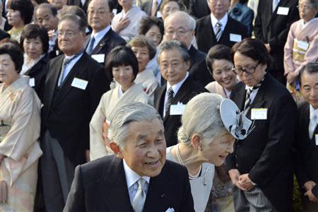 Japan's Emperor Akihito (L) and Empress Michiko greet guests during the annual autumn garden party at the Akasaka Palace imperial garden in Tokyo October 31, 2013. REUTERS/Kazuhiro Nogi/Pool
