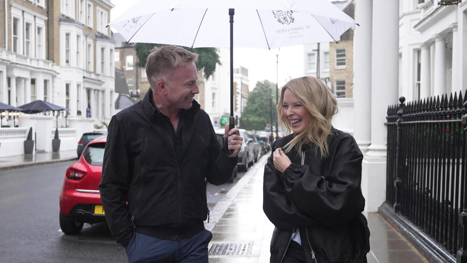 Correspondent Seth Doane with singer Kylie Minogue in London.  / Credit: CBS News