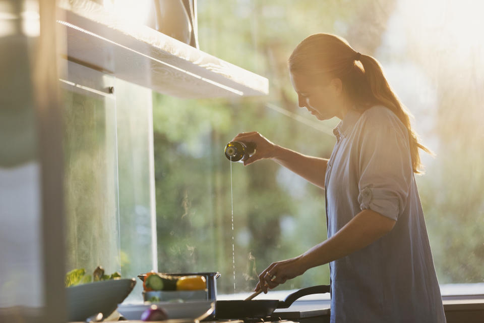 Una de las características de la dieta mediterránea rica en aceite de oliva extra es que permite un mejor control de la glucosa, una cuestión fundamental para un diabético. (Foto: Getty)