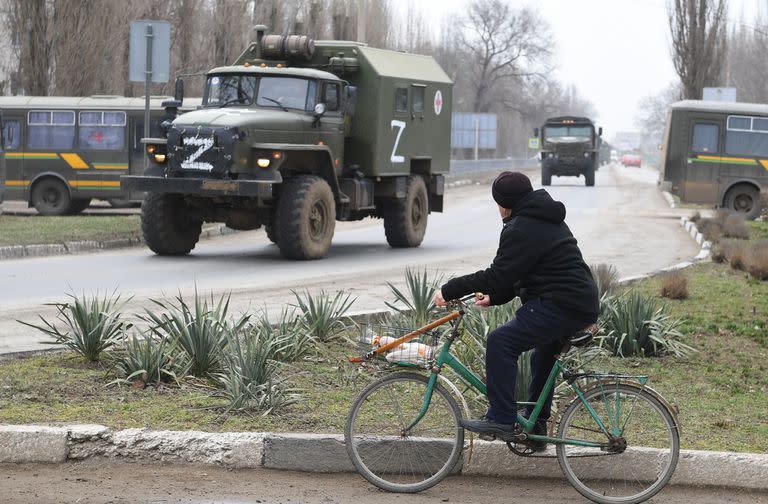 Camiones militares rusos en Armyansk, en el norte de Crimea (Archivo) 