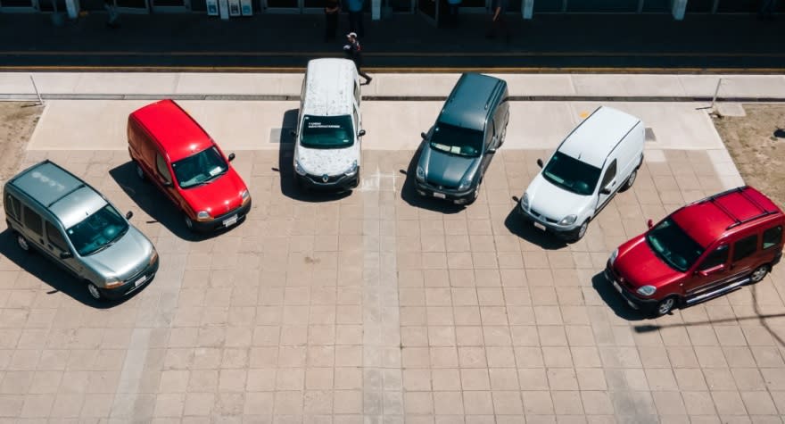 Kangoo a lo largo del tiempo, con diferentes cambios.