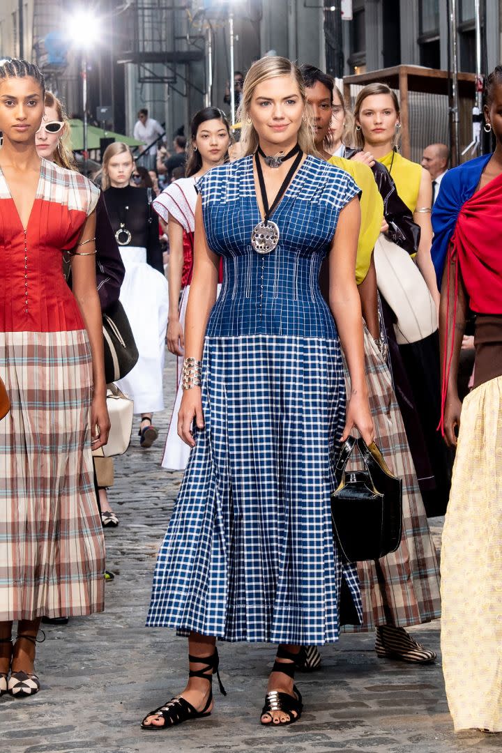 Kate Upton walks the runway for Tory Burch spring ’22 show during New York Fashion Week, Sept. 12. - Credit: RCF/MEGA