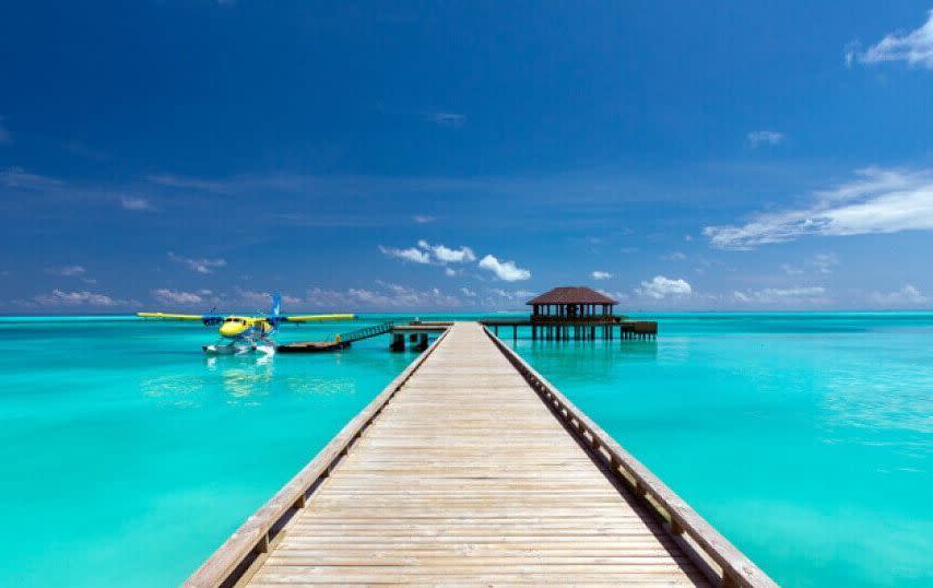 arriving my seaplane at atmosphere kaunfushi maldives