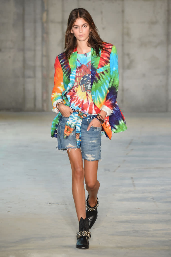 <p>Tie-dye is back. Kaia Gerber walks the R13 Spring 2019 runway in a tie-dye blazer and shirt paired with denim shirts. (Photo: Getty Images) </p>