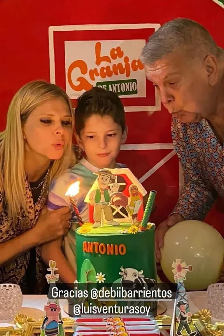 Antonio sopló las velitas con sus padres Fabiana Liuzzi y Luis Ventura (Foto: Instagram)