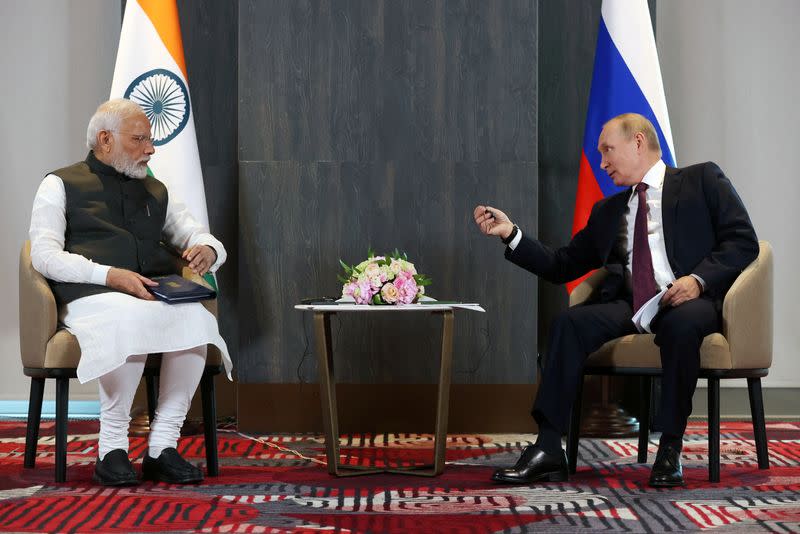 Russian President Putin and Indian Prime Minister Modi meet in Samarkand